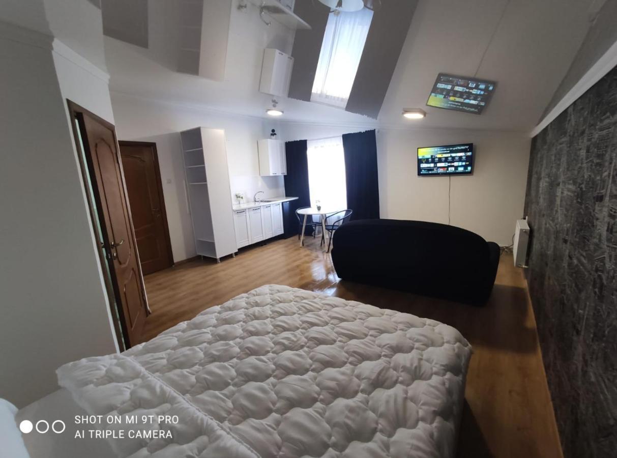 Studio In The Center City คีชีเนา ภายนอก รูปภาพ
